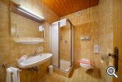 Holiday apartment Type B – bath with shower