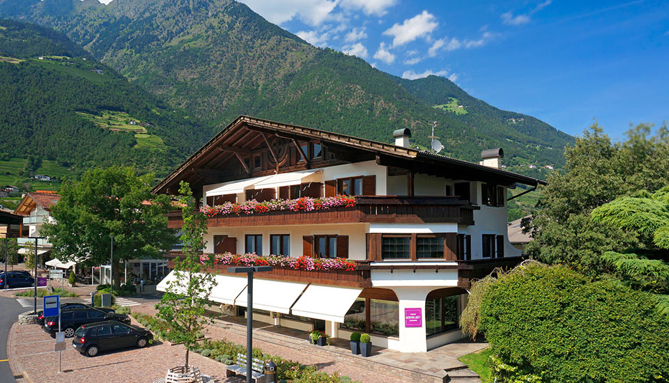 Pension & Ferienwohnungen Haller in Algund bei Meran